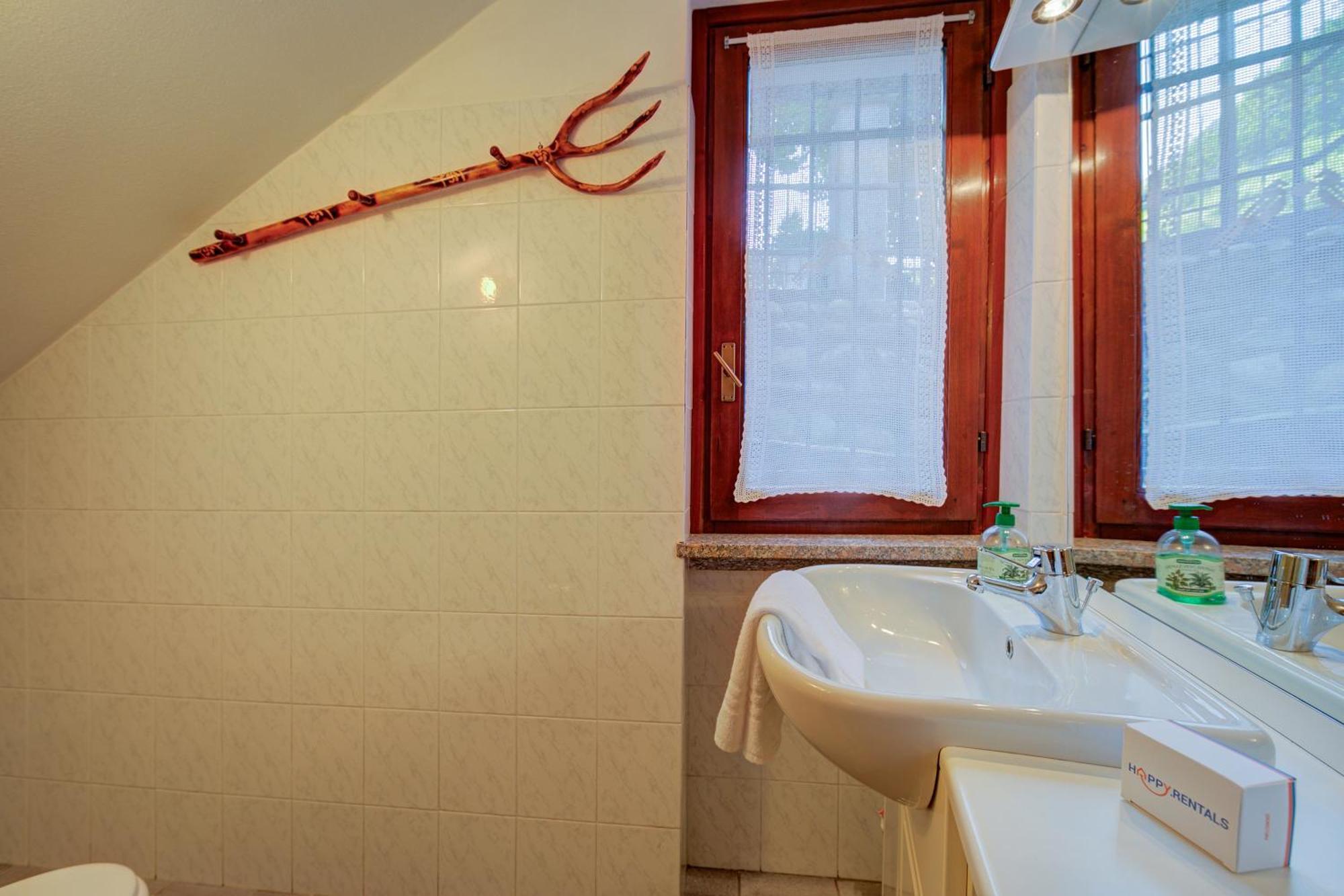 Villa Il Castagno Few Min From Beach - Happy Rentals Castelveccana 外观 照片